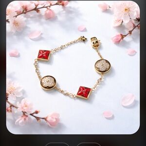 So elegant bracelet I recive so many compliments i love ❤️ have zircon stone